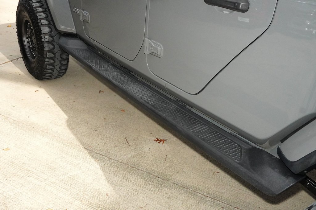 Used Car 2020 Jeep Gladiator  Overland For Sale Under $30,000 In Weatherford, Texas