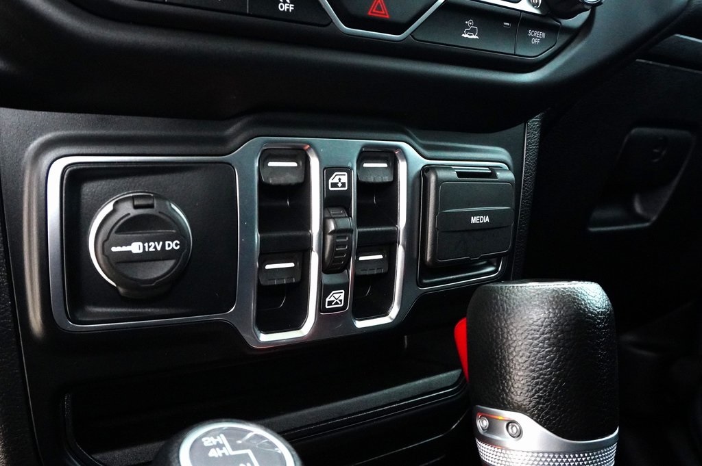 Used Car 2020 Jeep Gladiator  Overland For Sale Under $30,000 In Weatherford, Texas