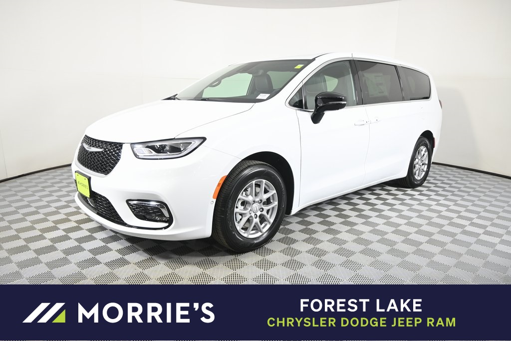 2026 Chrysler Pacifica Select's photo