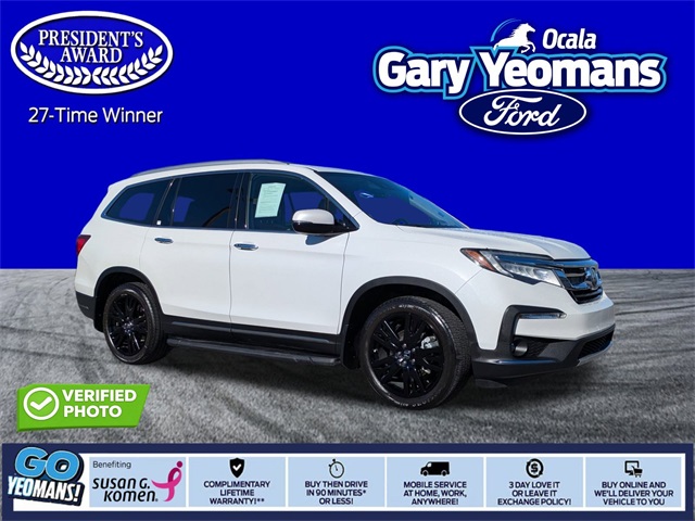 2022 Honda Pilot Touring FWD with Rear Captain's Chairs