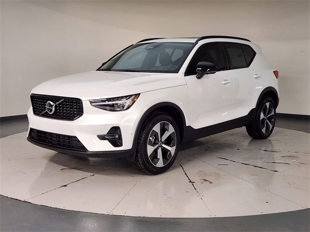 2026 Volvo XC40 B5 Plus