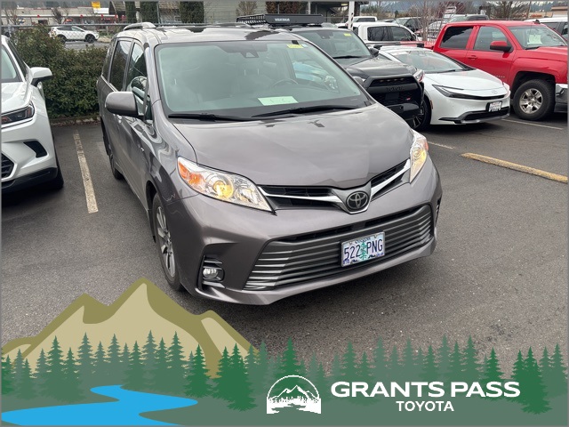 2019 Toyota Sienna XLE 7-Passenger AWD