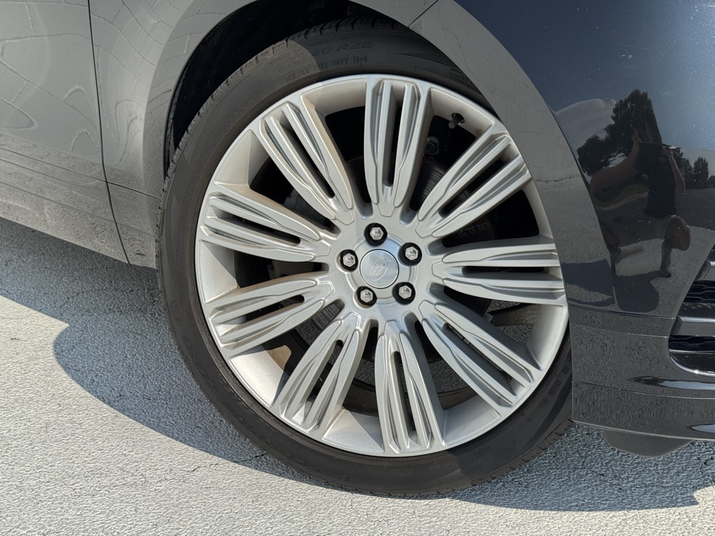 2023 Land Rover Range Rover R-Dynamic S photo 4