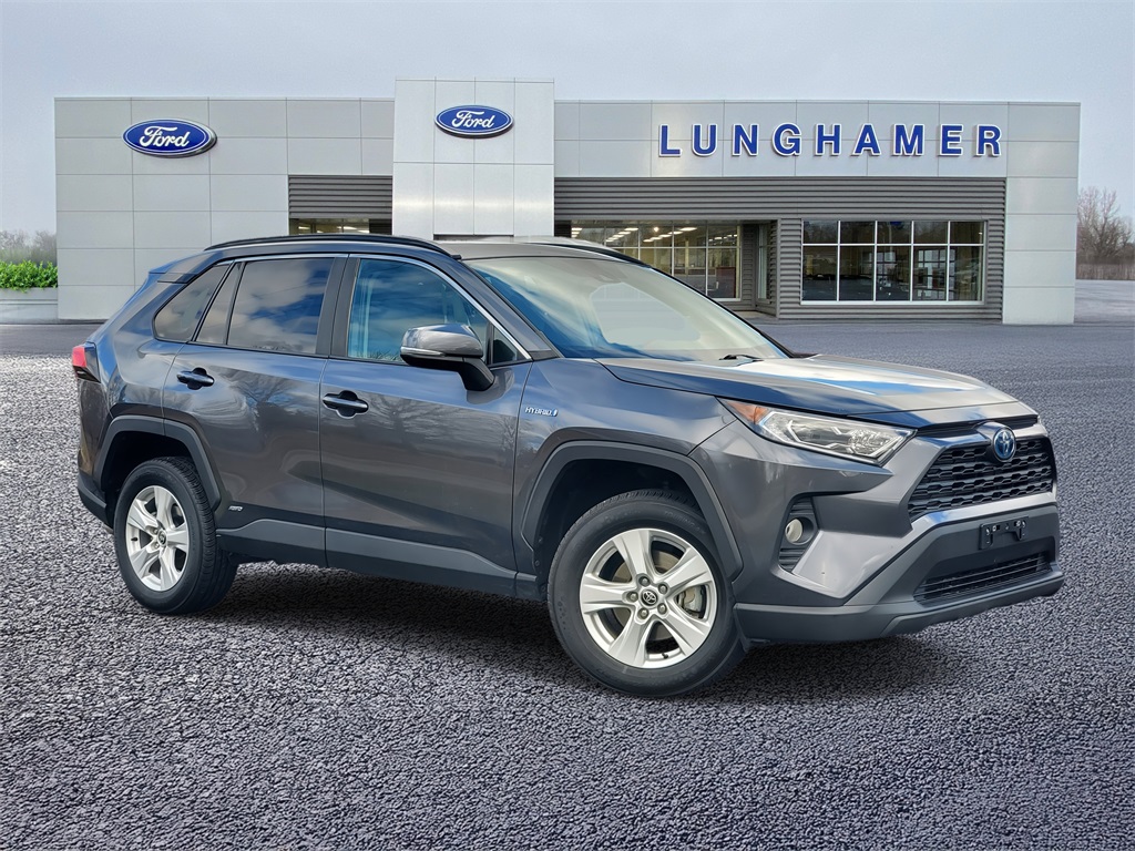2021 Toyota RAV4 XLE's photo