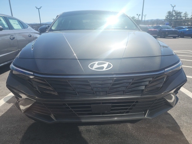 2025 Hyundai Elantra Limited FWD