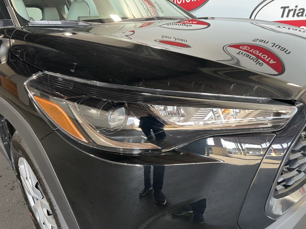 Thumbnail: 2026 Toyota Corolla Cross - 10