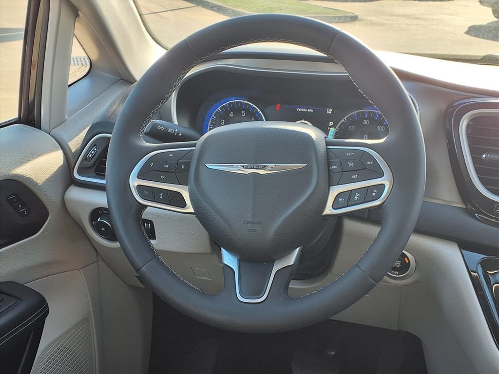 2023 Chrysler Pacifica Touring L Black at Mac Haik CDJR North Houston