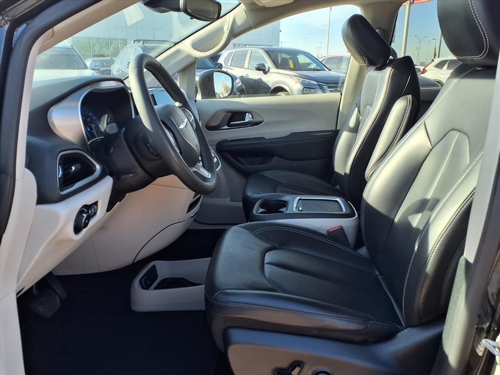 2023 Chrysler Pacifica Touring L Black at Mac Haik CDJR North Houston