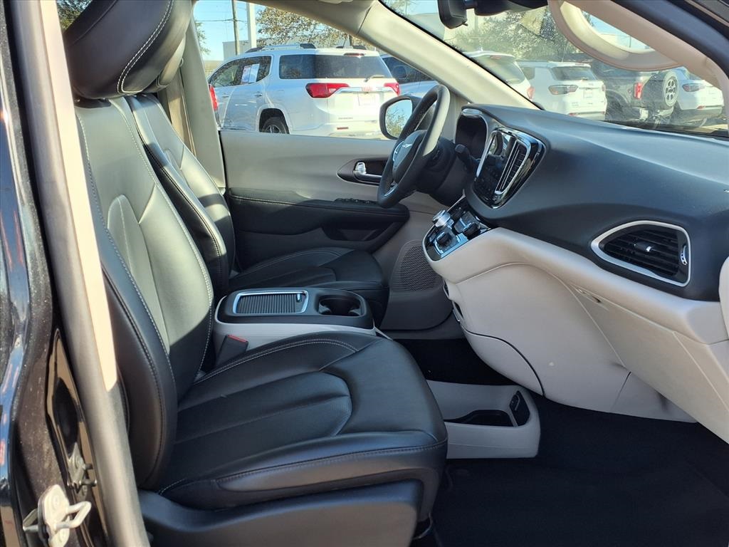 2023 Chrysler Pacifica Touring L Black at Mac Haik CDJR North Houston