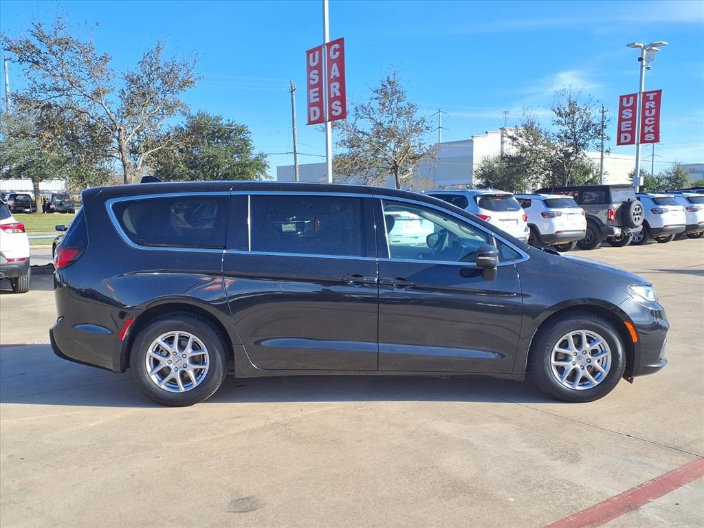 2023 Chrysler Pacifica Touring L Black at Mac Haik CDJR North Houston