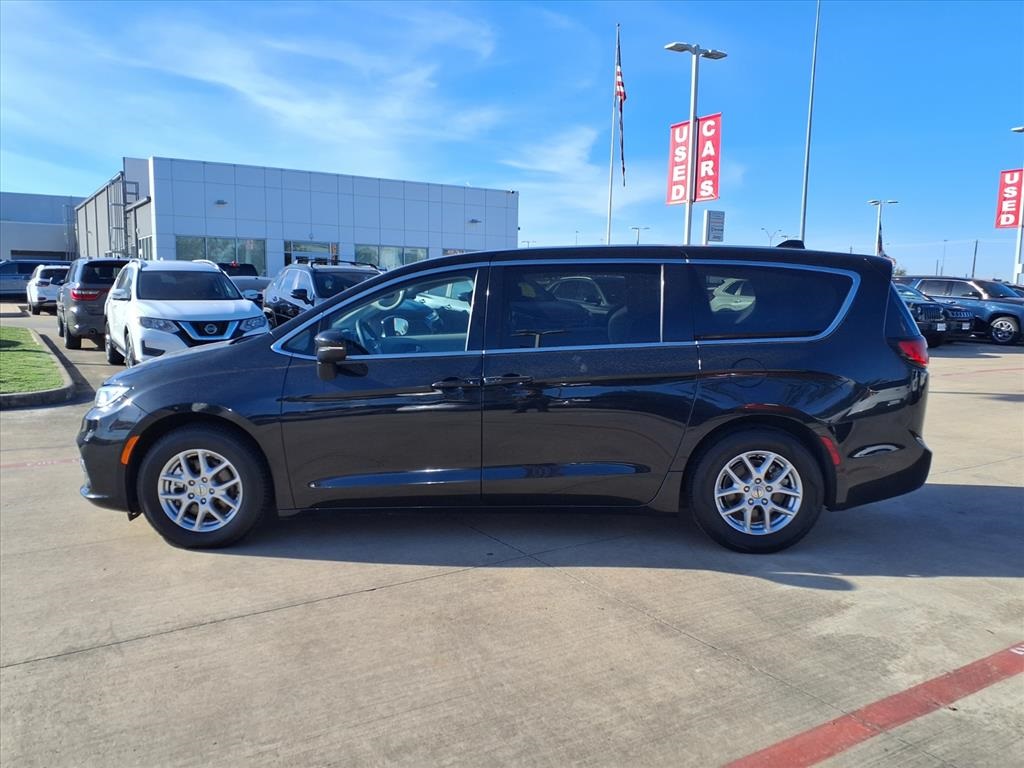2023 Chrysler Pacifica Touring L Black at Mac Haik CDJR North Houston