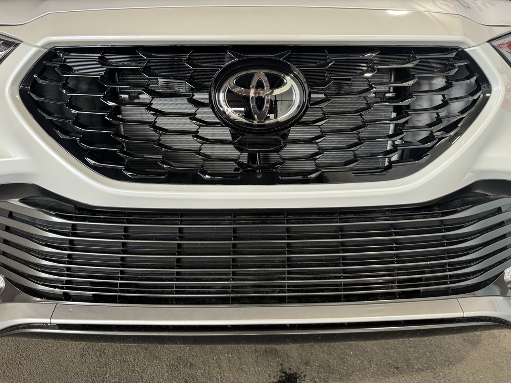 Thumbnail: 2026 Toyota Highlander - 13