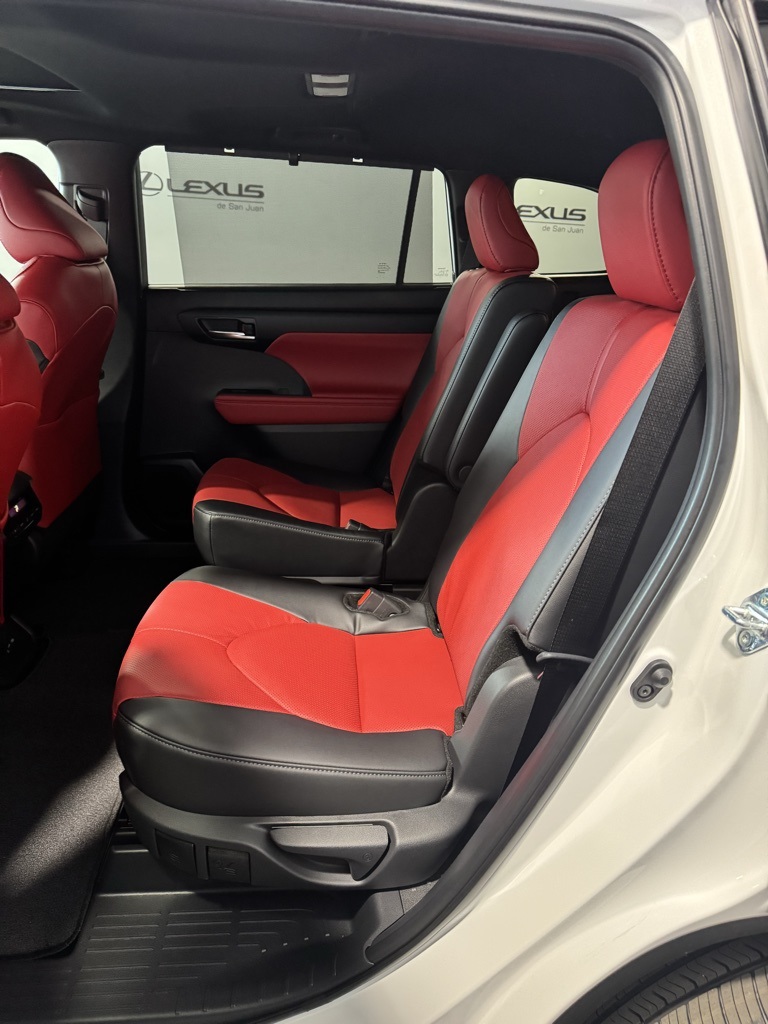 Thumbnail: 2026 Toyota Highlander - 32