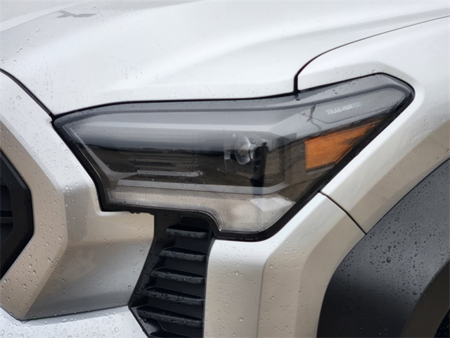 2024 Toyota Tacoma Hybrid Trailhunter - 8