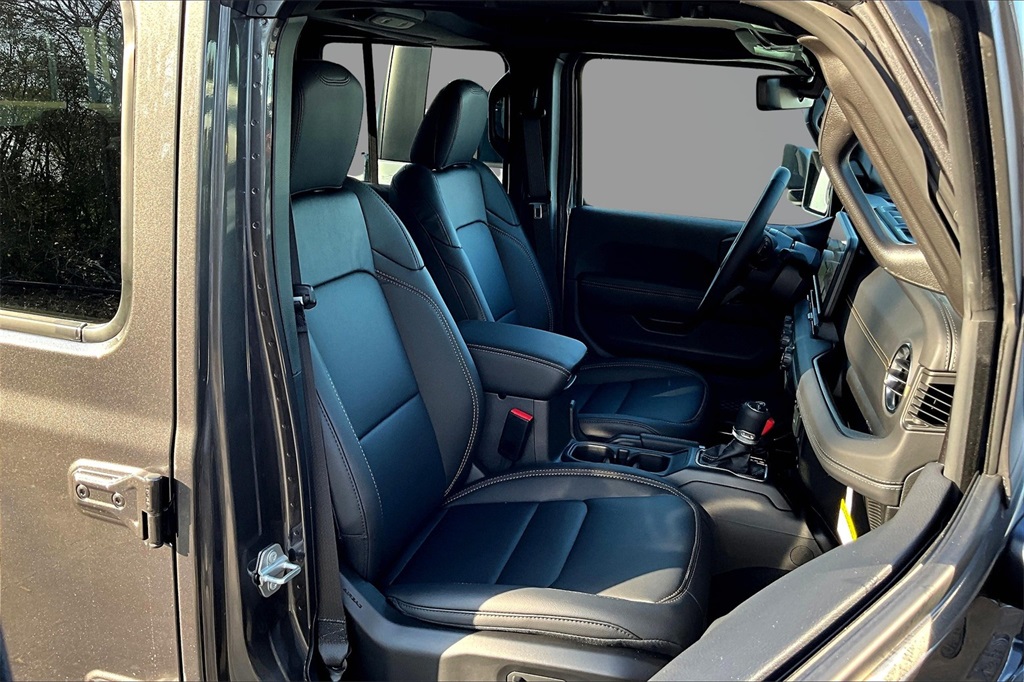 2025 Jeep Gladiator Sport Gray at River Oaks CDJR