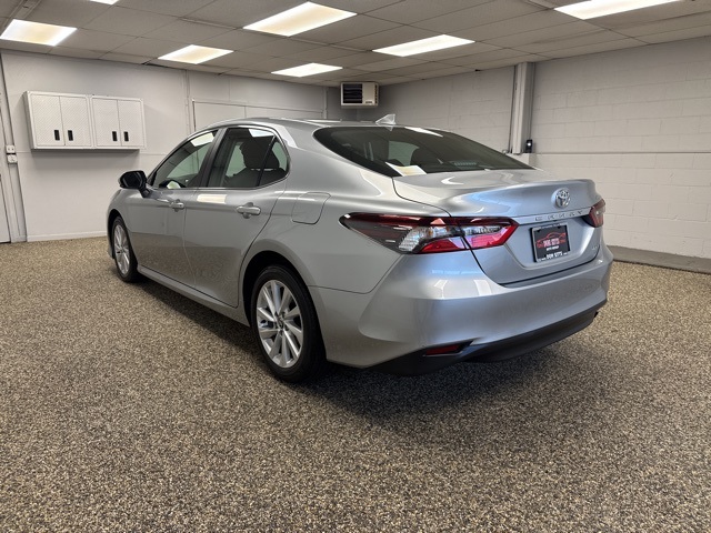 2023 Toyota Camry LE photo 3