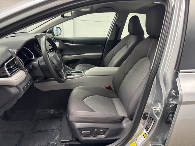 2023 Toyota Camry LE photo 4