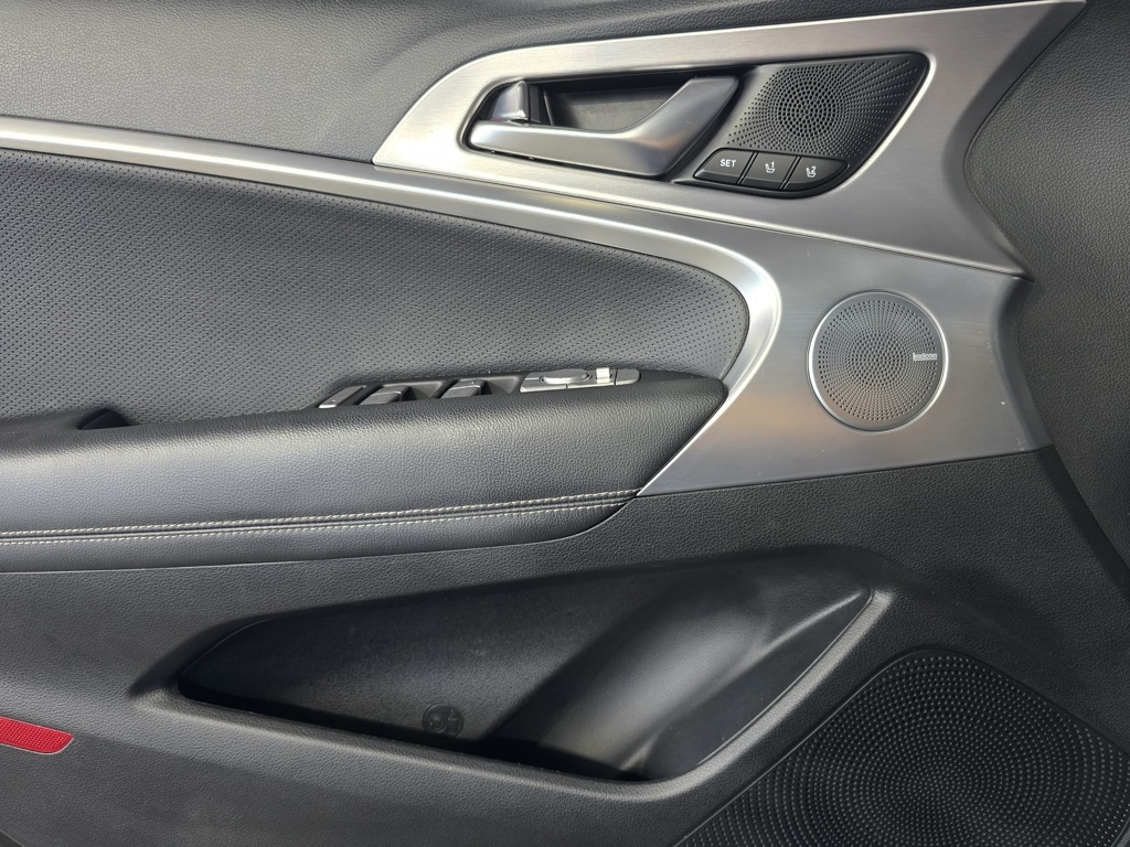 Thumbnail: 2021 Genesis G70 - 12