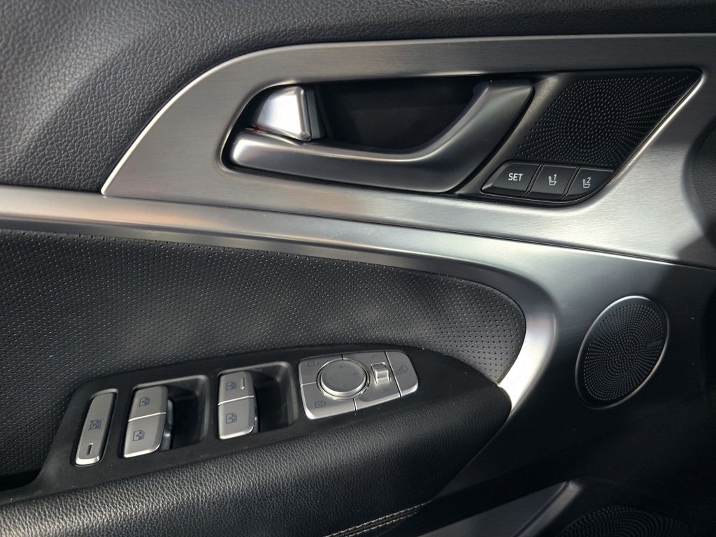 Thumbnail: 2021 Genesis G70 - 13