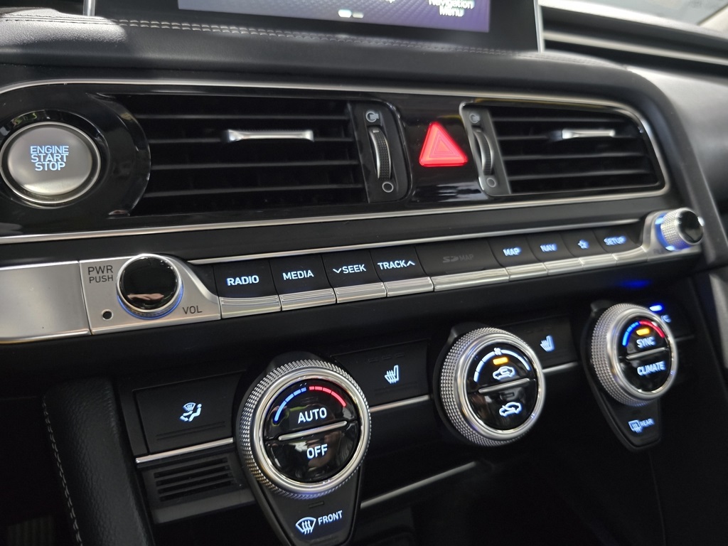 Thumbnail: 2021 Genesis G70 - 22