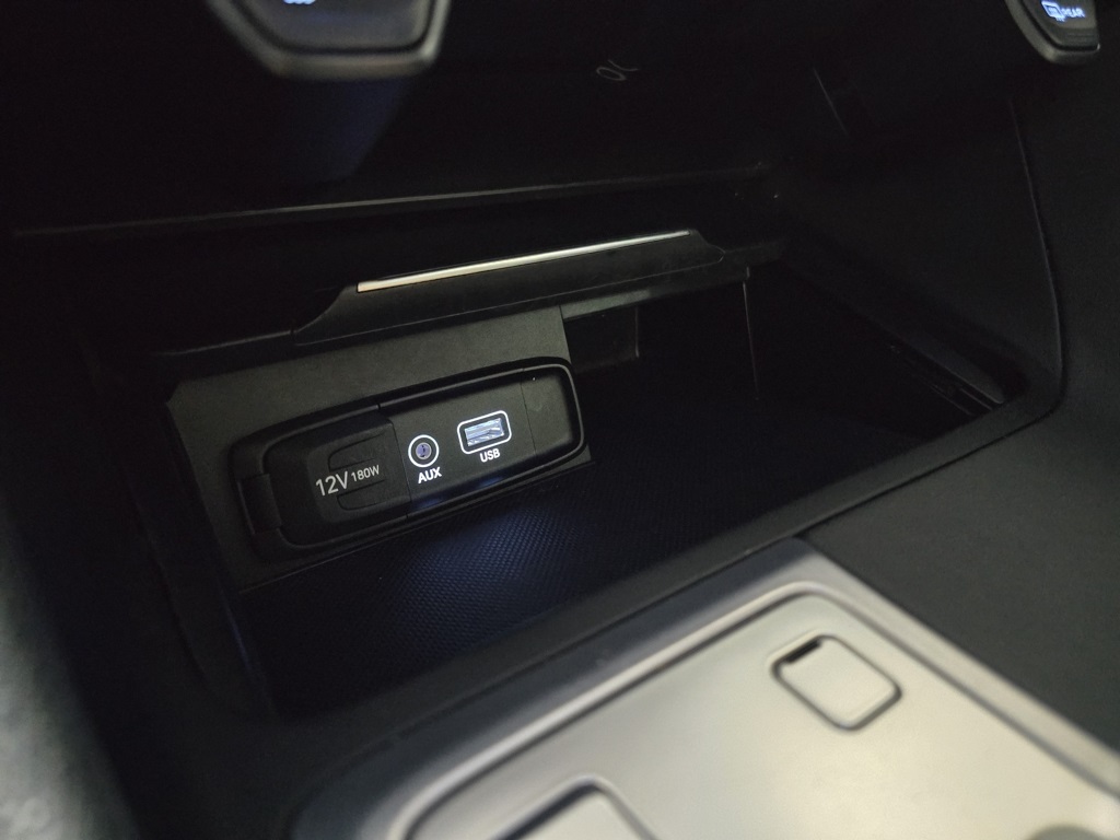 Thumbnail: 2021 Genesis G70 - 23