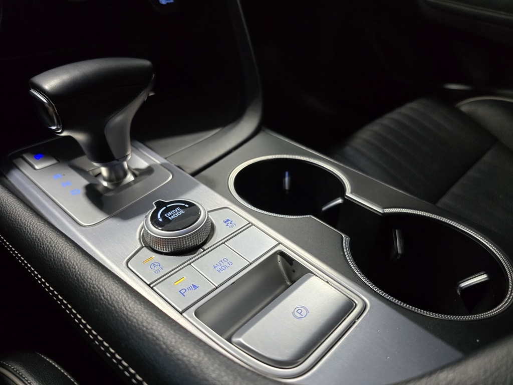 Thumbnail: 2021 Genesis G70 - 24