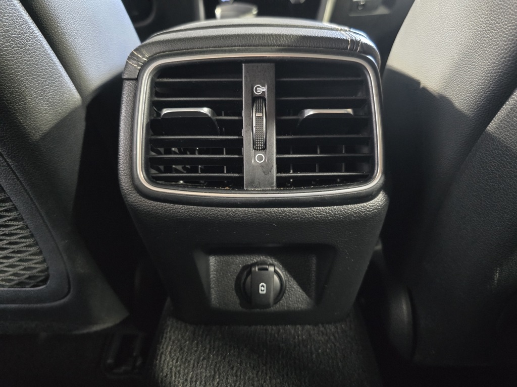 Thumbnail: 2021 Genesis G70 - 28