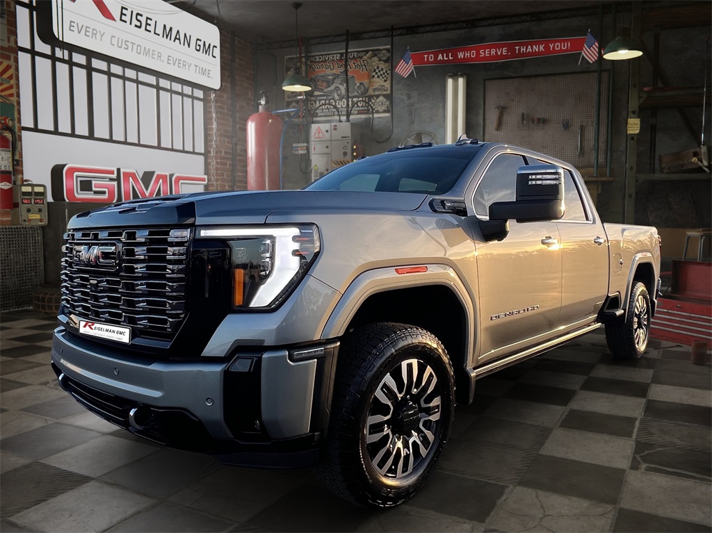 2025 GMC Sierra 2500HD Denali Ultimate Crew Cab 4WD