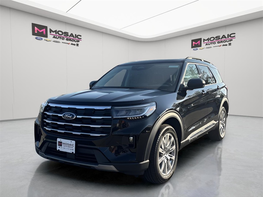 2025 Ford Explorer photo 2