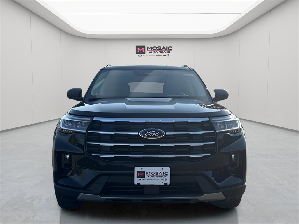 2025 Ford Explorer photo 3