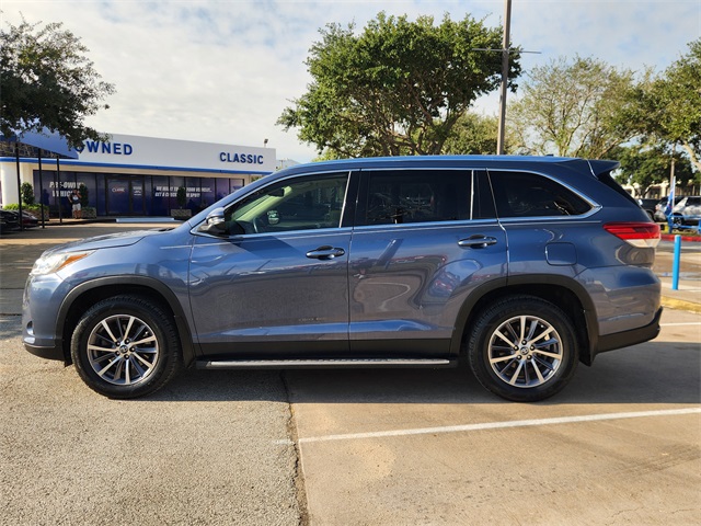 2019 Toyota Highlander XLE Blue at Emmons Autoplex