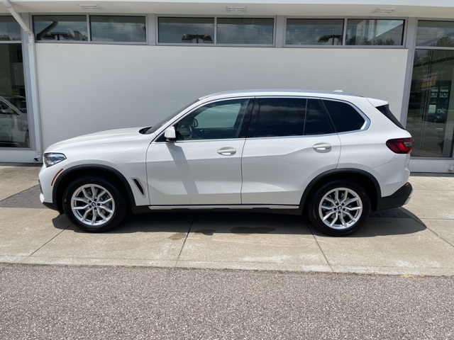 White 2022 BMW X5 for sale in South Bend, IN Photo 8