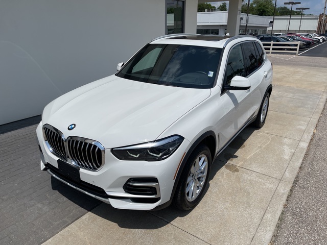 White 2022 BMW X5 for sale in South Bend, IN Photo 9