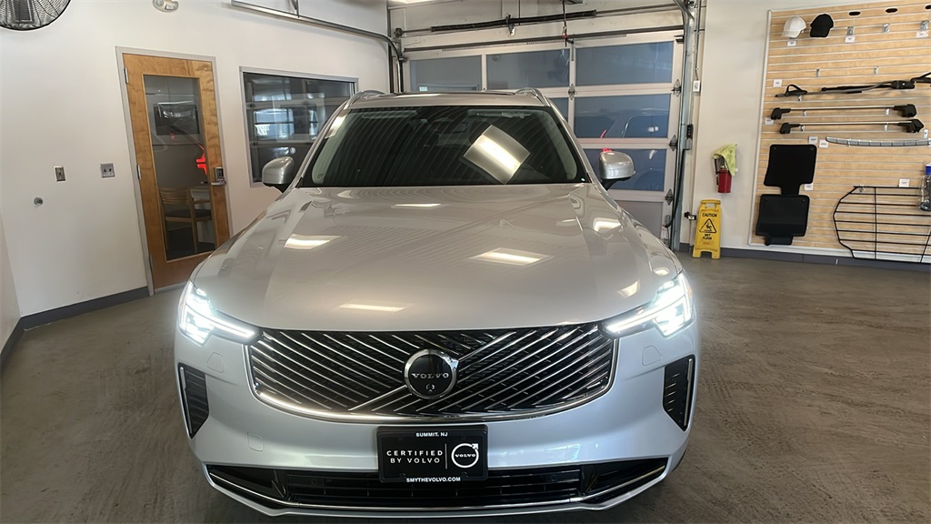 2025 Volvo XC90 B5 Plus Bright Theme 7-Passenger AWD