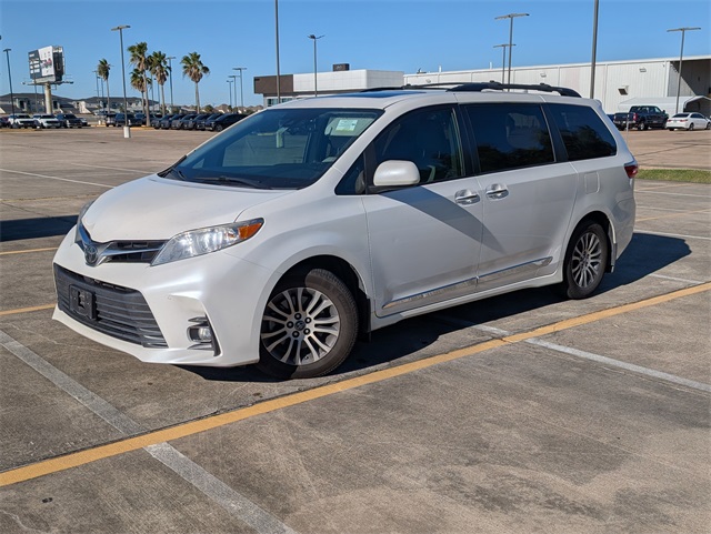 2019 Toyota Sienna XLE White at North Houston Mitsubishi