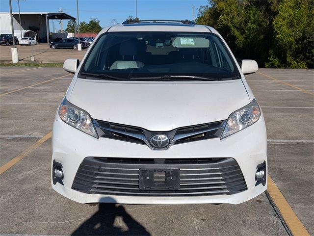 2019 Toyota Sienna XLE White at North Houston Mitsubishi
