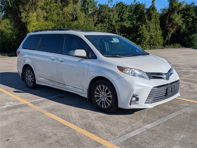 2019 Toyota Sienna XLE White at North Houston Mitsubishi