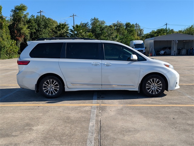 2019 Toyota Sienna XLE White at North Houston Mitsubishi