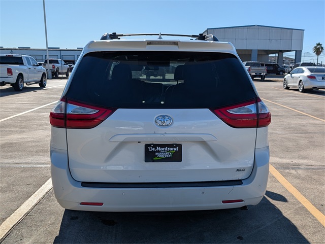 2019 Toyota Sienna XLE White at North Houston Mitsubishi