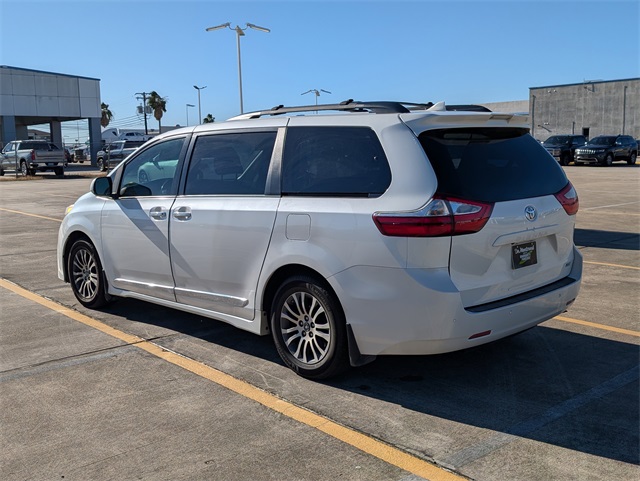 2019 Toyota Sienna XLE White at North Houston Mitsubishi