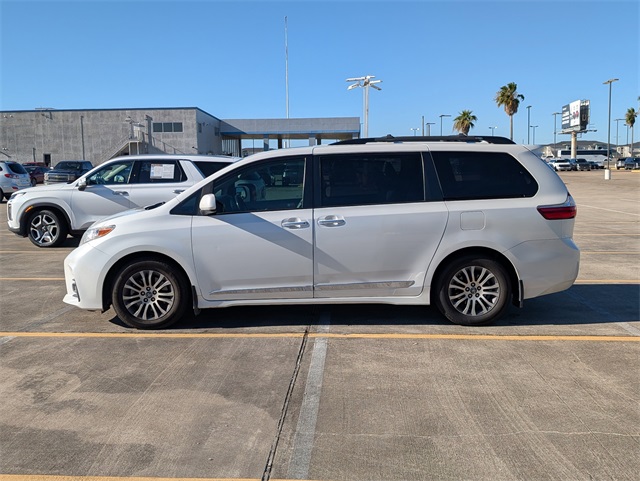 2019 Toyota Sienna XLE White at North Houston Mitsubishi