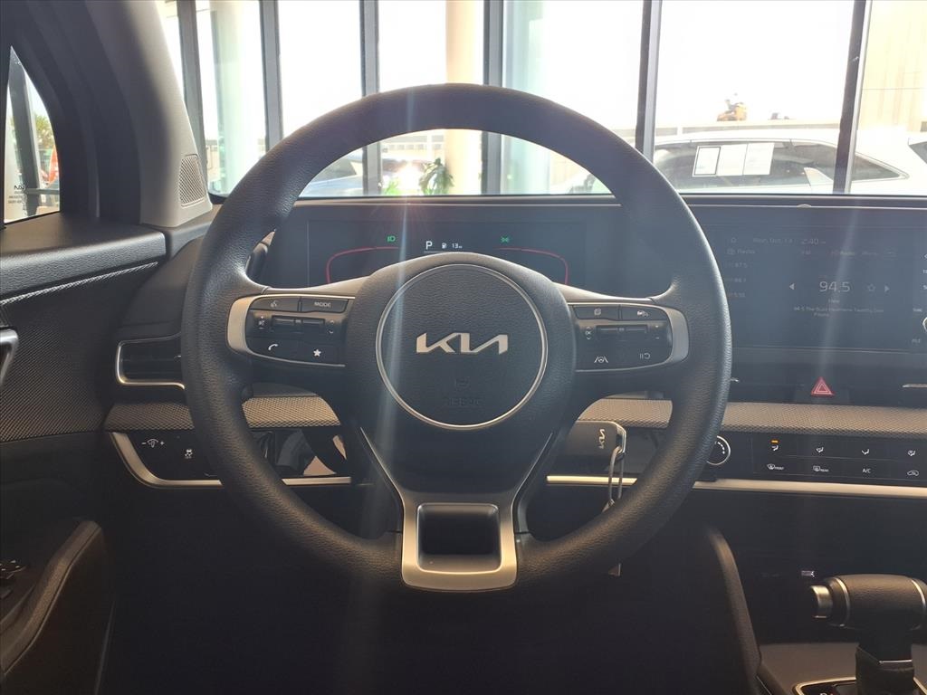 2025 Kia Sportage LX - 11