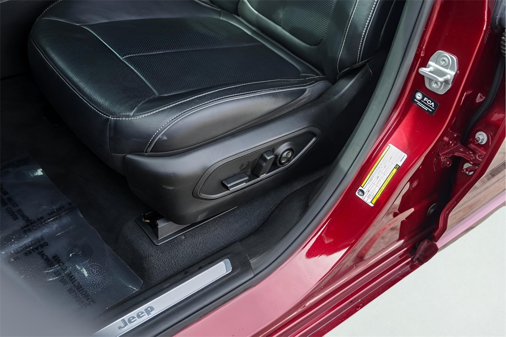 Used Car 2022 Jeep Grand Cherokee  Overland For Sale Under $35,000 In Austin, Texas