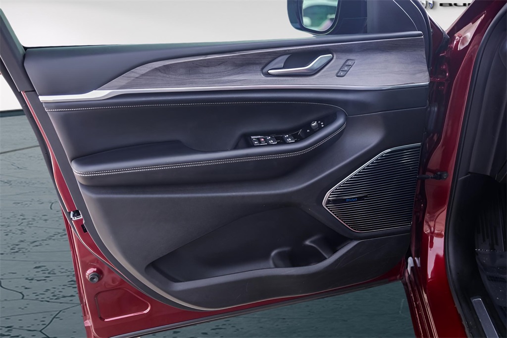 Used Car 2022 Jeep Grand Cherokee  Overland For Sale Under $35,000 In Austin, Texas