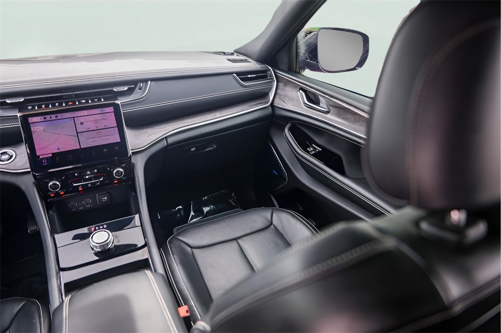 Used Car 2022 Jeep Grand Cherokee  Overland For Sale Under $35,000 In Austin, Texas