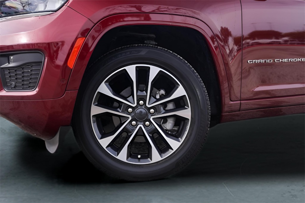 Used Car 2022 Jeep Grand Cherokee  Overland For Sale Under $35,000 In Austin, Texas