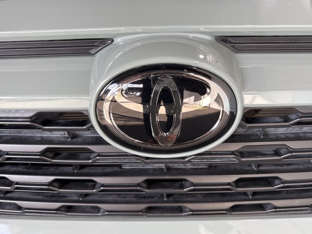 Thumbnail: 2021 Toyota RAV4 - 15