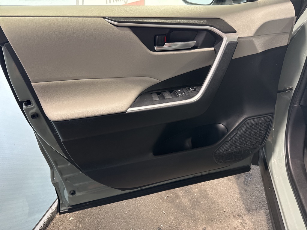 Thumbnail: 2021 Toyota RAV4 - 31