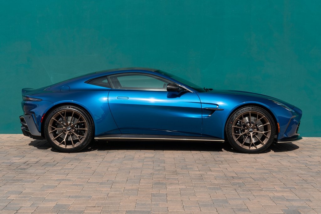 Aston Martin 2025 Vantage 