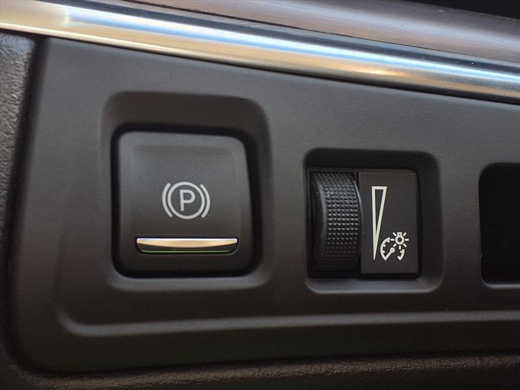 2017 Cadillac XT5 Premium Luxury Silver at Bayway Cadillac of The Woodlands